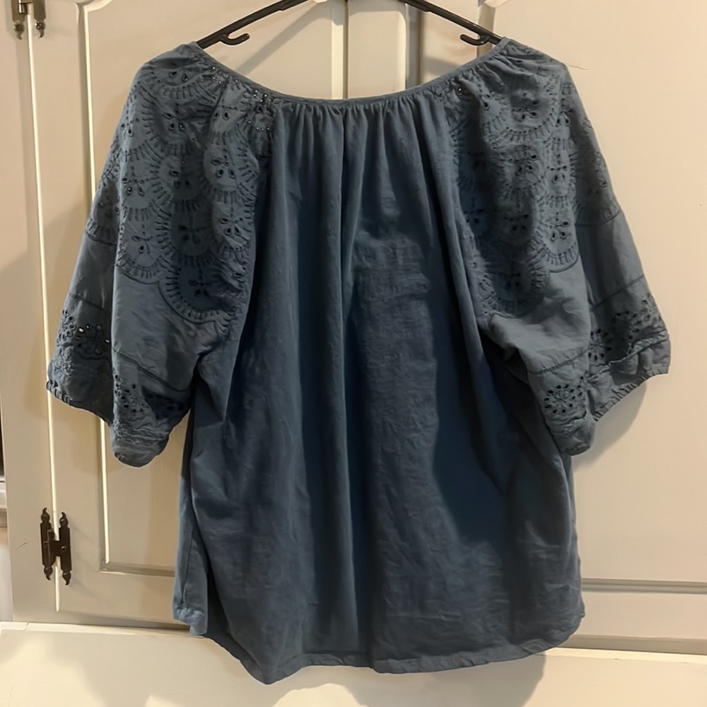 Teal top. Size M Worn several times Listing # 9942 - Picture 5 of 7